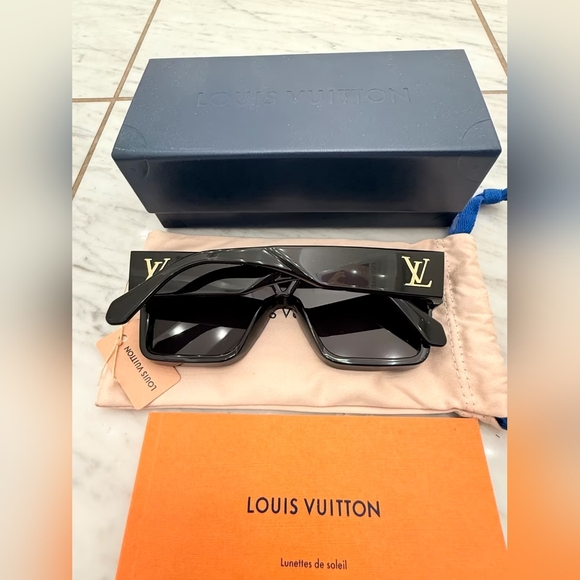 Louis Vuitton Clash Square Sunglasses - Picture 1 of 7